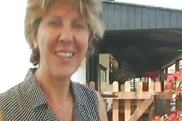 Apa megtanítja a lányát, hogyan kell jól dugni és pénzért szex indavideo jól szopni.