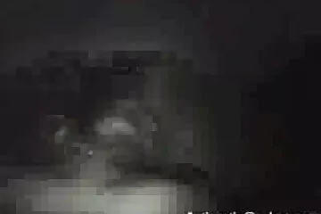 Nagy szamárhúga leült a seggével a bátyja farkára, hogy új házi sexvideó érzéseket szerezzen.