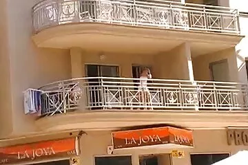 Apa baszik lánya a munkahelyen az online pornó filmek edzőteremben.