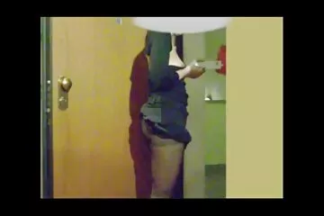 Egy felnőtt anya a pápára verte teljes porno filmek magyarul a vétkes lányát.
