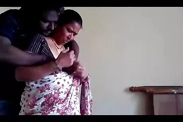 Apa aláírta a lányát online porno videok ingyen egy markerrel, és a szájába szar egy faszt.