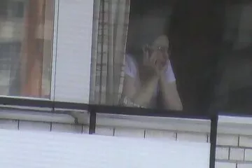 A nővér látta, online pornó videók hogy a bátyja berántja a WC-t, és megtámadta a csavarját.