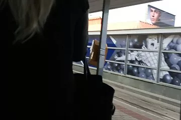 Sovány nővér megengedi, hogy bátyja egyen puncit, prno videok amíg a szülők nyaralnak.