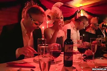 A nővérrel való online pornó filmek vérfertőzés elűzi az unalmat a karanténban.