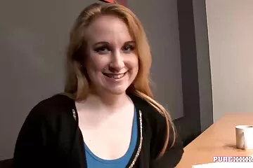 Anyámat a mellénél fogom, és egy borotvált punciba porno video magyarul dugok.