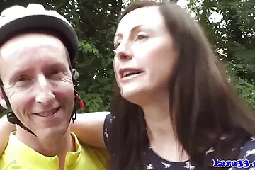 Amikor apa nincs otthon, anya lánya és fia annyit dugnak, amennyit online porno videok ingyen akarnak.