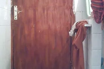 A mostohatestvér takarítás után leszívott, és megnyalta a videa maszti puncimat.