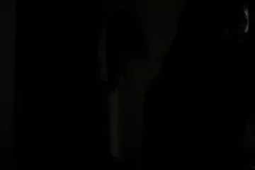 Bajuszos nagyapa fingja a fiatal unokáját kis porno film magyarul mellekkel a földön.