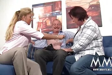 Orosz vérfertőzés a konyhában lánya apa szinkronos pornó filmek farkára ugrik.