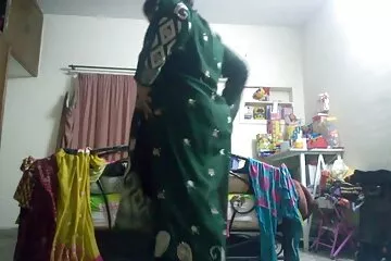 Lánya magyarul beszélő pornó filmek ne törődj vele, hogy nemsokára jön anya, szívja apa farkát.