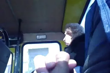 Érett anya szopást ad a fiának, szexfilme és megengedi magát, hogy szar.